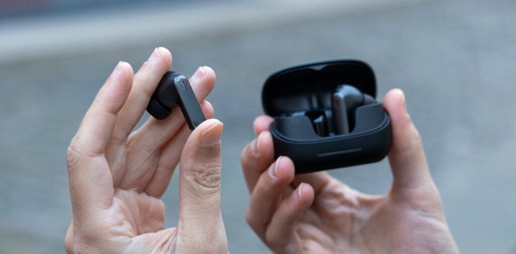 JLab Epic Pods ANC。長所はバッテリーもちのよさ！ 短所は「普通」すぎること？