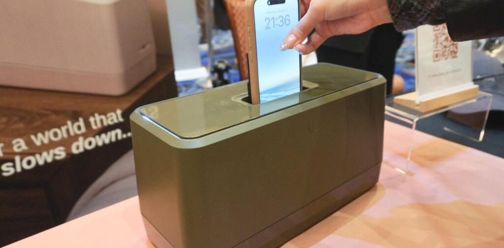 スマホのバッテリー切れ、｢秒｣で解決できます #CES