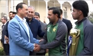 “Mission Accomplished” Sarfaraz Ahmed Shares Picture with Field Marshal Asim Munir