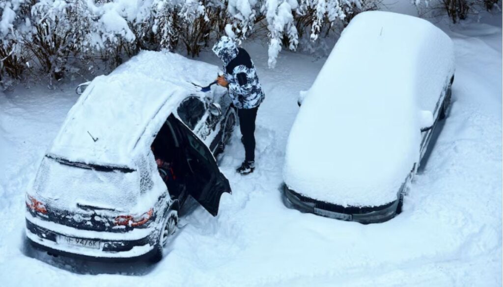 Heavy snow in Poland leaves drivers stranded ahead of New Year’s celebrations