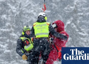 Lindsey Vonn misses final super-G before Winter Olympics after downhill crash | Lindsey Vonn