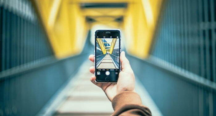 Smartphone Camera Guide: How to Choose & Use It Well