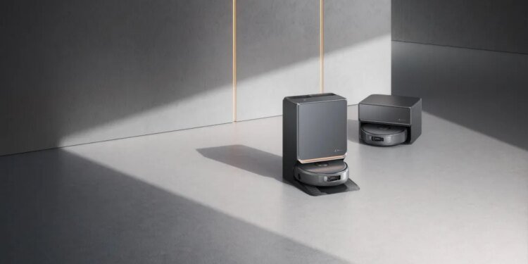 A picture of a Narwal Flow 2 robo vacuum cleaner