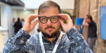 Ray Ban Meta Gen 2 Hands On Skylar clear try on