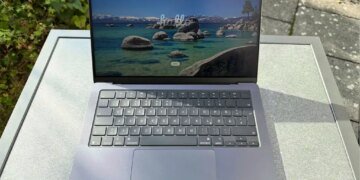 Macbook Pro M5 Hero