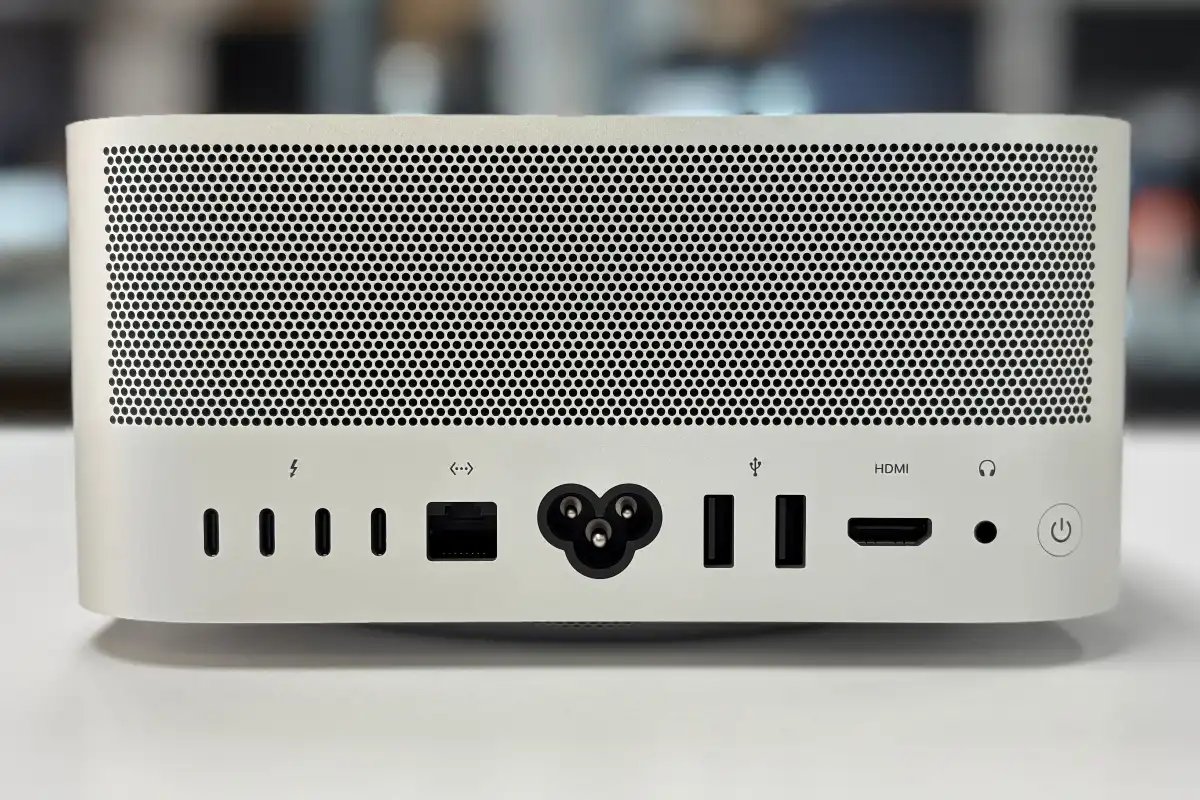 Mac Studio 2025 ports