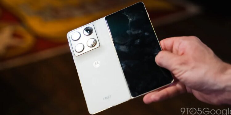 Motorola Razr Fold leak shows off limited FIFA World Cup paint job