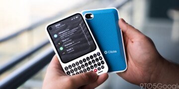 Clicks Communicator gets more keyboards, Android updates