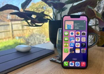 iPhone 16e review hero