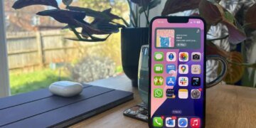 iPhone 16e review hero