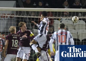 Hearts’ title hopes hit by late St Mirren winner after Halkett’s costly red card | Scottish Premiership