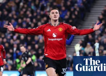 Supersub Benjamin Sesko fires Manchester United past Everton and into top four | Premier League