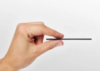 KeySmart® SmartCard – Works With Apple Find My