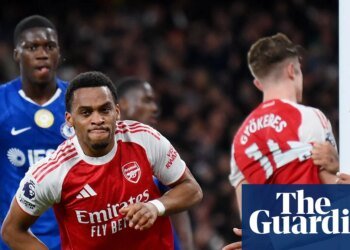 Arsenal edge battling Chelsea thanks to Timber and Raya to restore five-point lead | Premier League