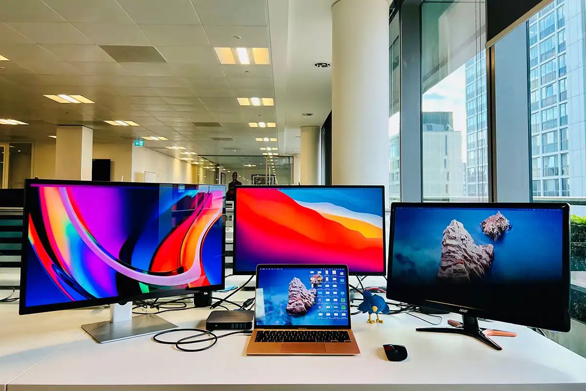 EZQuest Ultimate Plus USB-C Multimedia Hub – one 4K display at 60Hz, one 4K at 30Hz, one HD