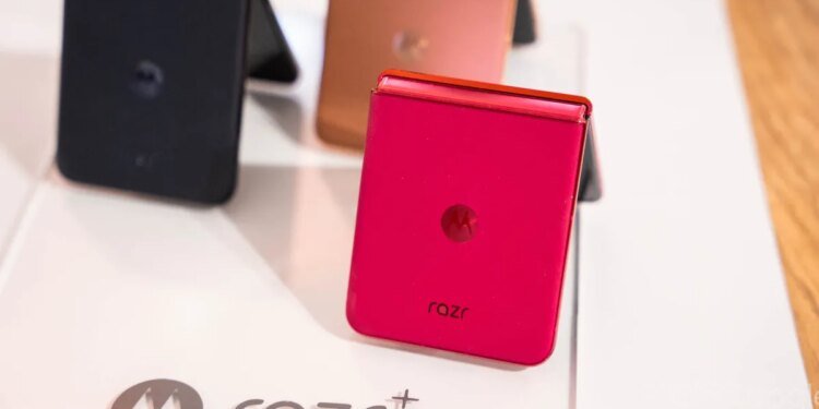 Motorola Razr+ (2025) is a steal at $399 brand new