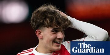 Arsenal pull away at top and Spurs grab a late point at Liverpool | Football Weekly | Football