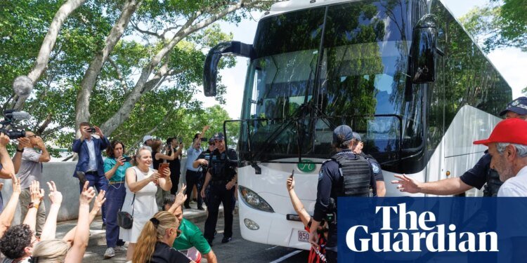 Iran women’s football team heads to airport as clock ticks on Australia’s offer of asylum | Iran women's football team