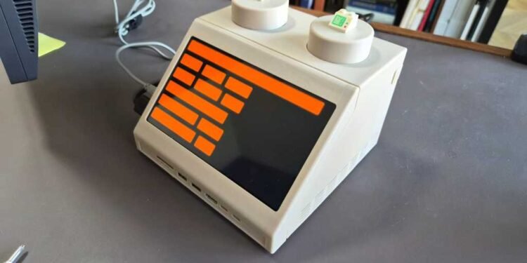 M2x2 retro Mac mini M4 chassis based on Lego brick 3039